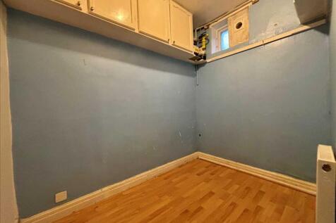 BEDROOM / STUDY