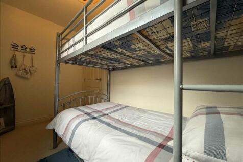 Bedroom (rear)