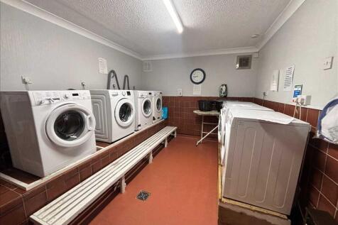 LAUNDRETTE