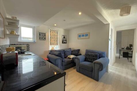 Lounge/Kitchen