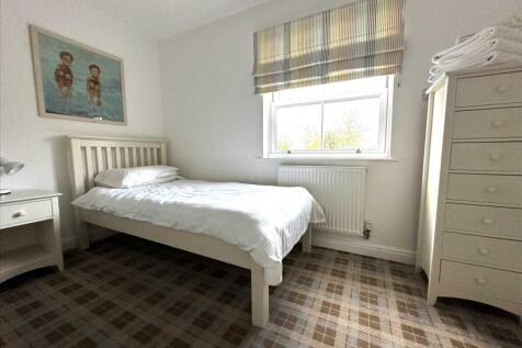 Bedroom (front)