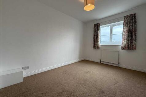 Bedroom (rear)