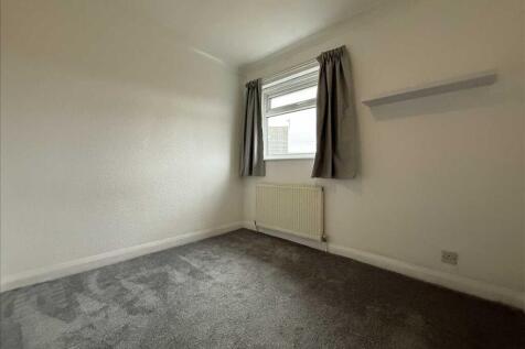 Bedroom (side)