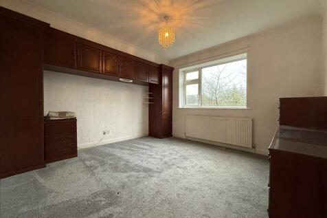 Bedroom (rear)