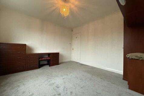 Bedroom (rear)