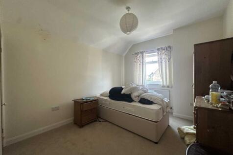 Bedroom (side)