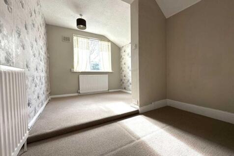 Bedroom (rear)