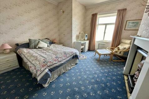 Bedroom (front)