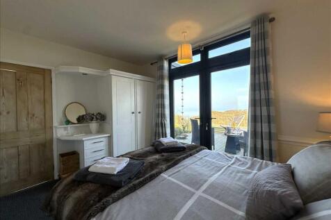 Bedroom (rear)