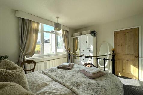 Bedroom (front)