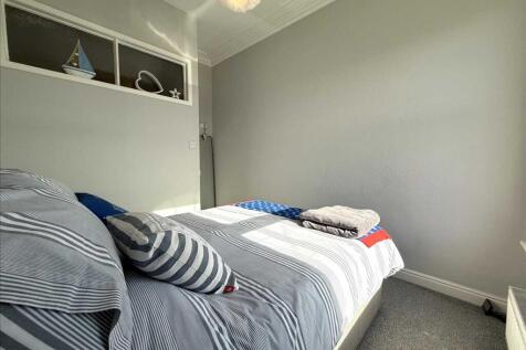 Bedroom (front)