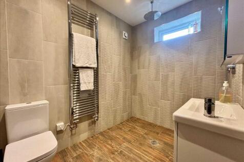 DOWNSTAIRS SHOWER