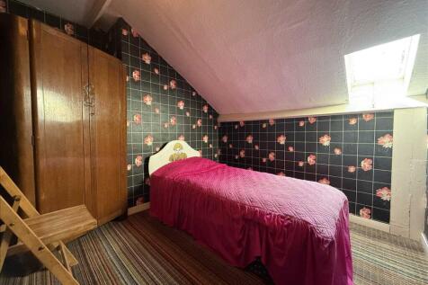 Bedroom (front)