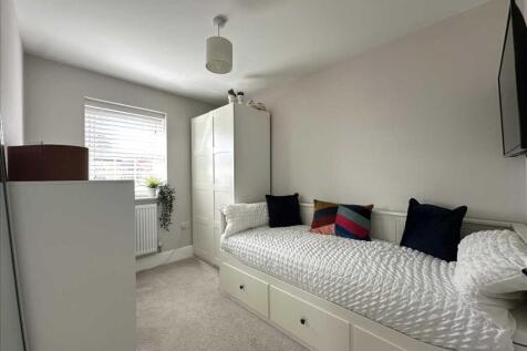 Bedroom (front)