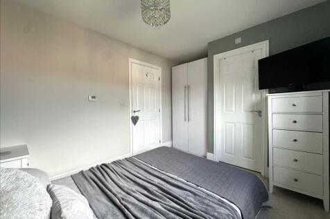 Bedroom (rear)