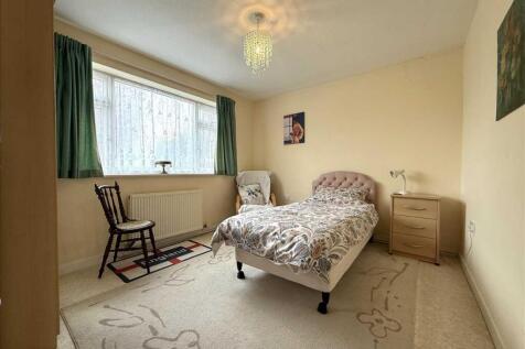 Bedroom (front)