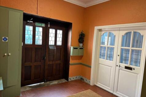 COMMUNAL ENTRANCE