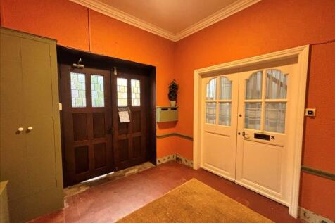 COMMUNAL ENTRANCE