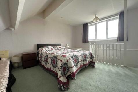 Bedroom/Attic Room