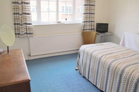 Bedroom (rear)
