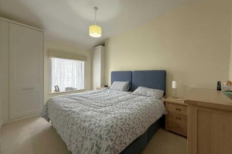 Bedroom (rear)
