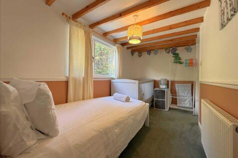 Bedroom (rear)