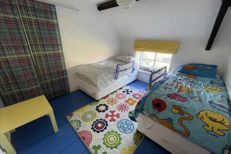 Bedroom (front)