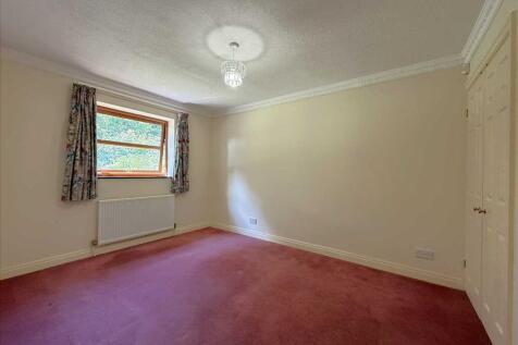 Bedroom (rear)