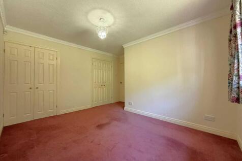 Bedroom (rear)
