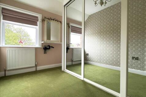 Bedroom (rear)