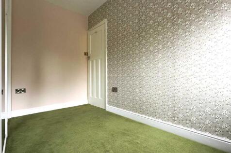 Bedroom (rear)
