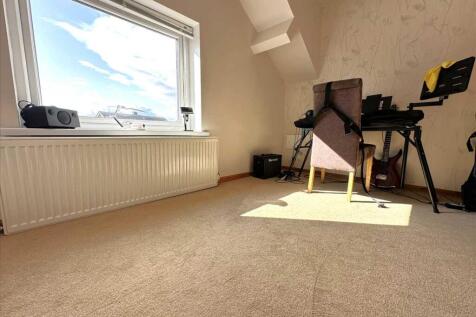 Bedroom (side)