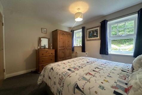 Bedroom (rear)
