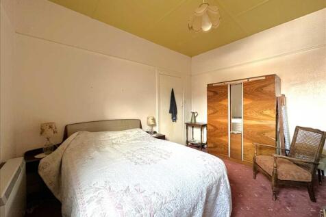 Bedroom (rear)