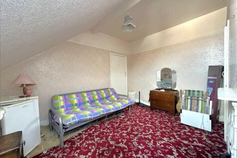 Bedroom (rear)