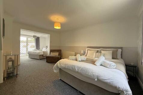 Bedroom (ground