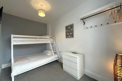 Bedroom (rear)