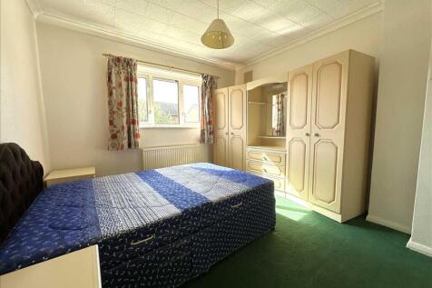 Bedroom (rear)