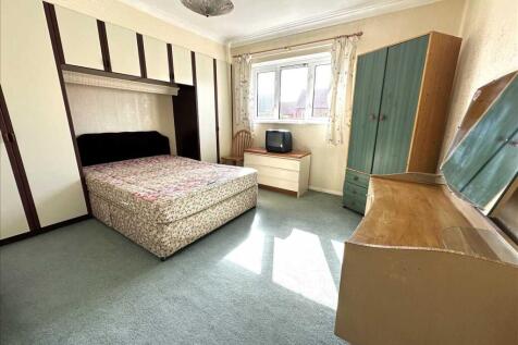Bedroom (rear)