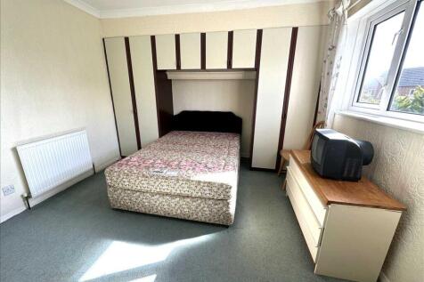 Bedroom (rear)