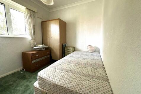 Bedroom (front)