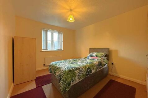 Bedroom (rear)