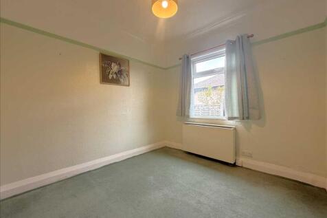 Bedroom (side)