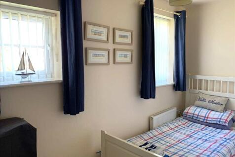 Bedroom (front)