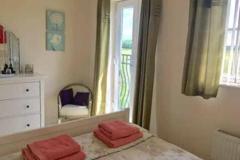 Bedroom (rear)