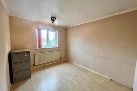 18 wheatley close bedroom.jpg