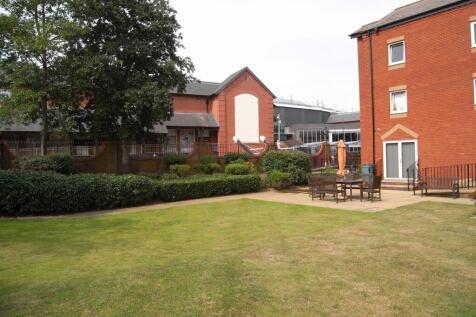 Chamberlaine Court, Outside 1.JPG