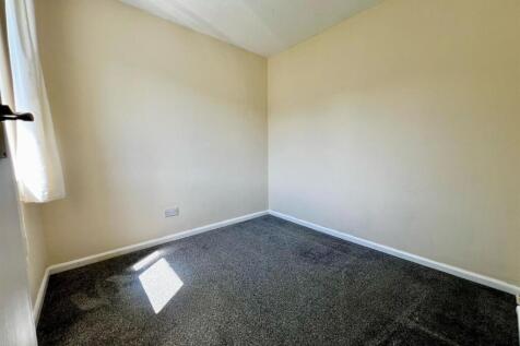 bedroom i.jpg