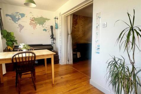 Dining Area.jpg