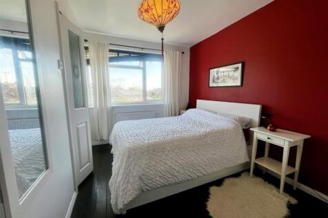 Bedroom i.jpg